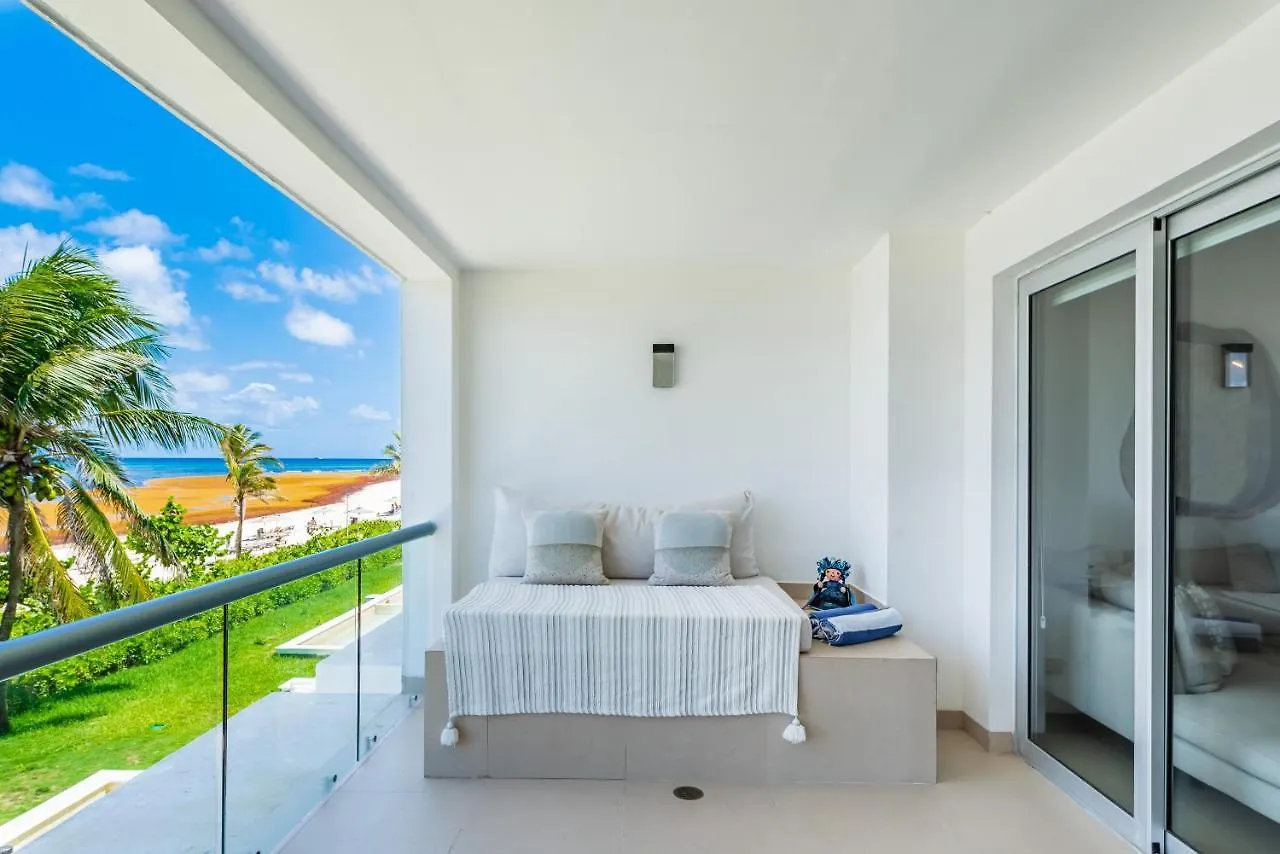 Gorgeous Ocean Front Apartment Casa Shell Condo Playa del Carmen