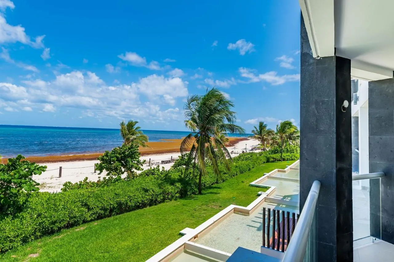 Gorgeous Ocean Front Apartment Casa Shell Condo Playa del Carmen 0*,  Mexico