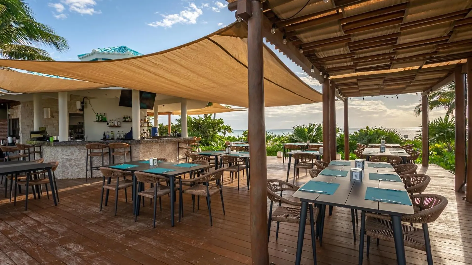 Gorgeous Ocean Front Apartment Casa Shell Condo Playa del Carmen