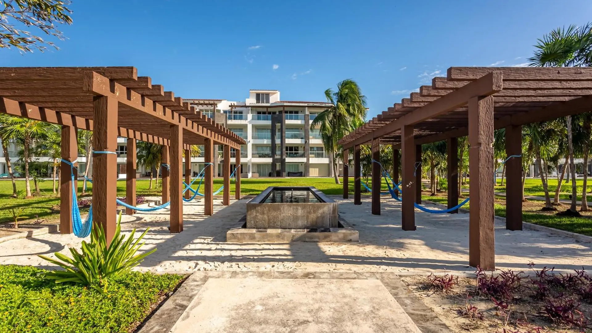 Gorgeous Ocean Front Apartment Casa Shell Condo Playa del Carmen